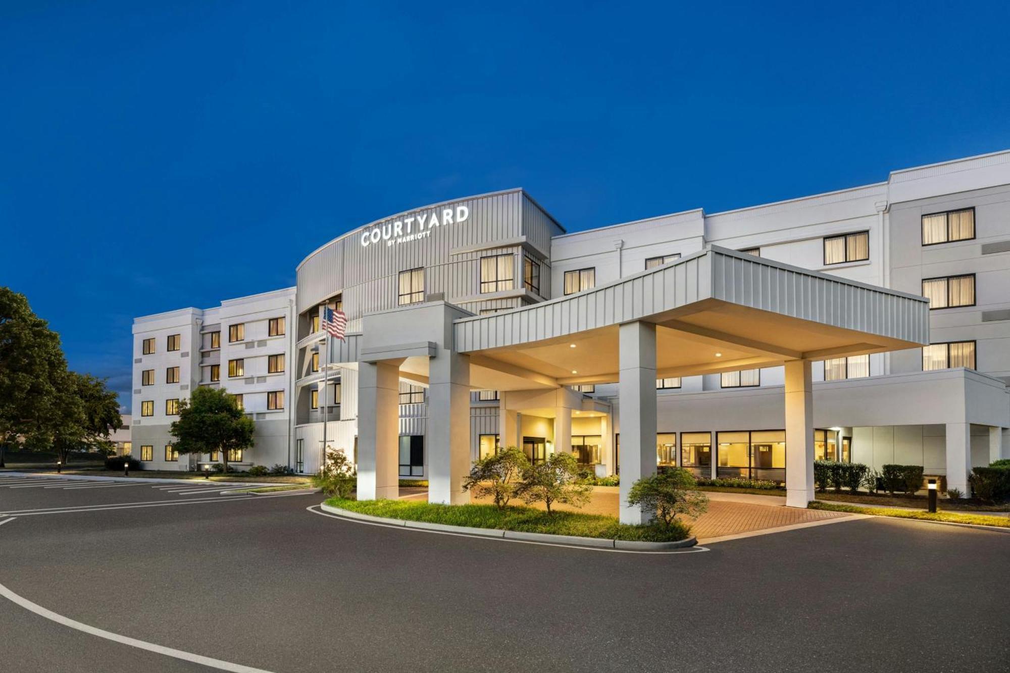 Courtyard Mt. Holly Westampton Hotel Kültér fotó